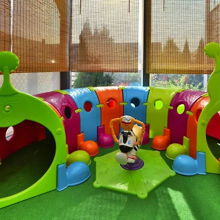 Large Homes Close To The Prázdninový dům