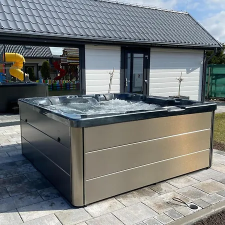 Large Homes Close To The Prázdninový dům *