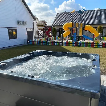 Large Homes Close To The Prázdninový dům *