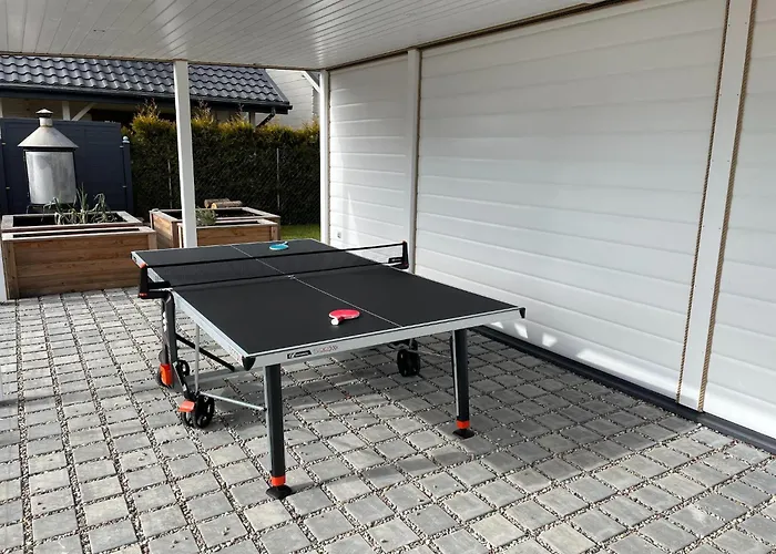 Large Homes Close To The بيت للعطل