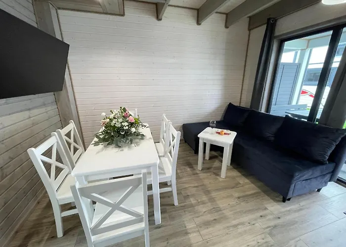 Large Homes Close To The سيانوزيتي