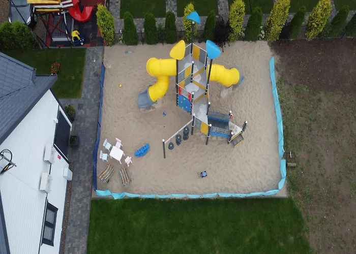 Large Homes Close To The * سيانوزيتي