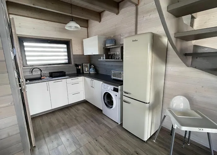 بيت للعطل Large Homes Close To The