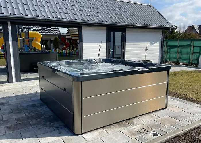 Large Homes Close To The بيت للعطل *