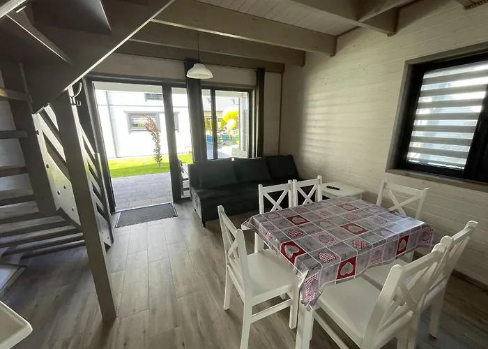 بيت للعطل Large Homes Close To The *