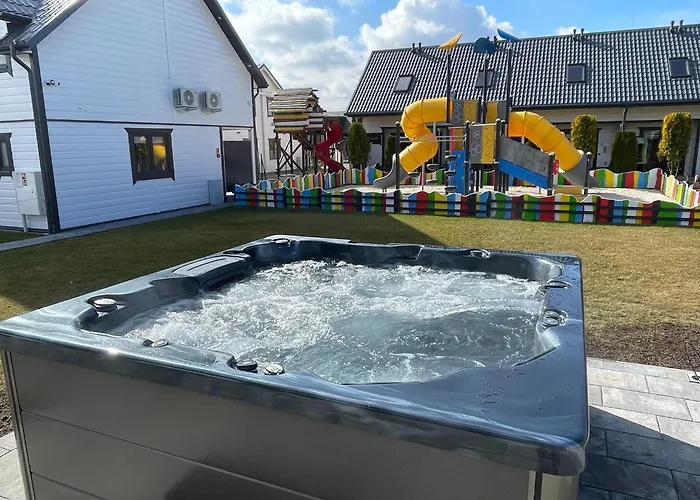 Large Homes Close To The بيت للعطل *