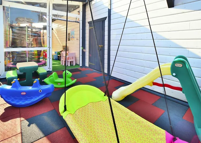 بيت للعطل Large Homes Close To The *